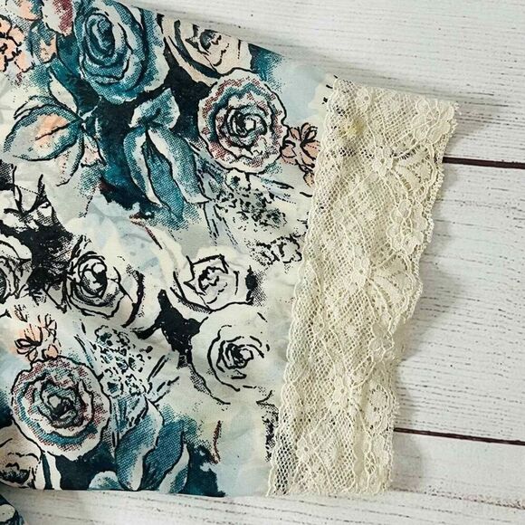 Lace flower kimono - Picture 3 of 7